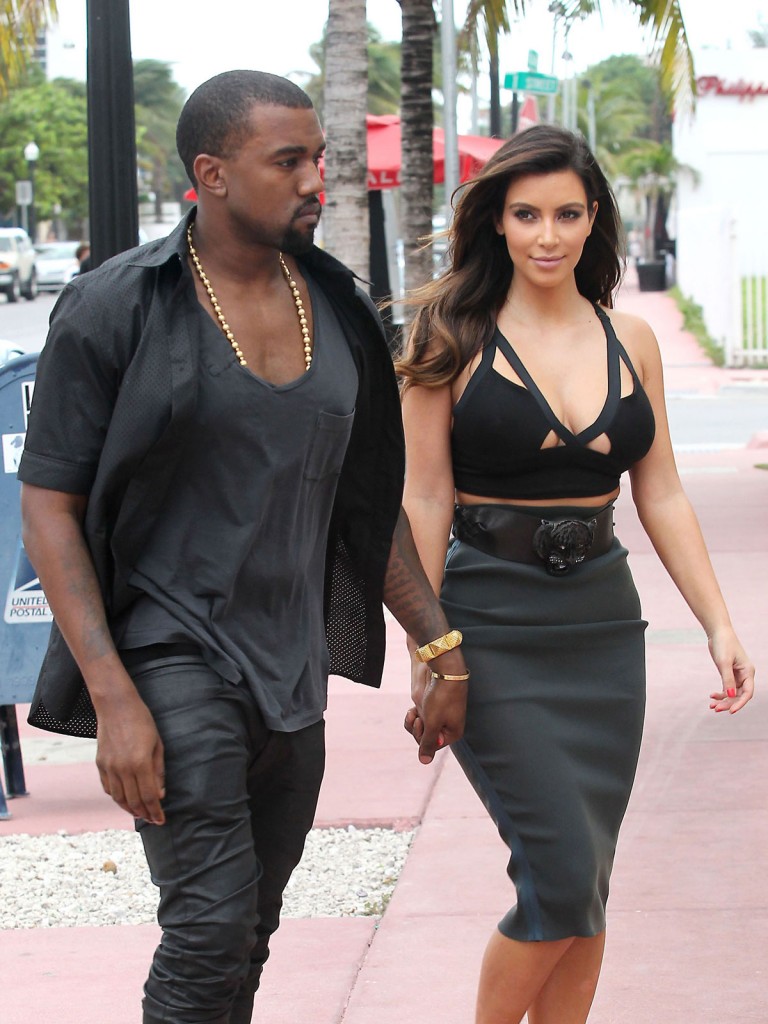 KIM KARDASHIAN and Kanye West Out Dinner