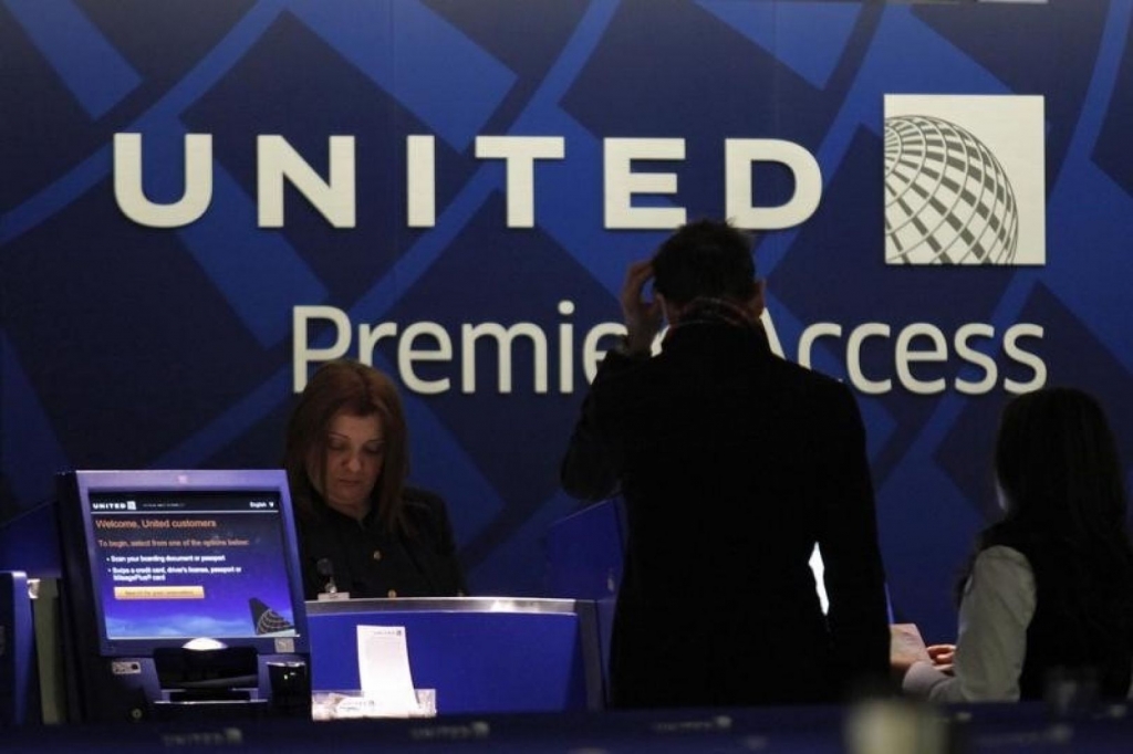 United Airlines plans $3 billion buyback but expects unit revenue drop