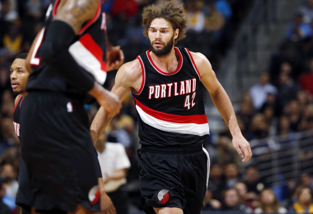 Pelicans, Bucks, Knicks Among Suitors for Robin Lopez