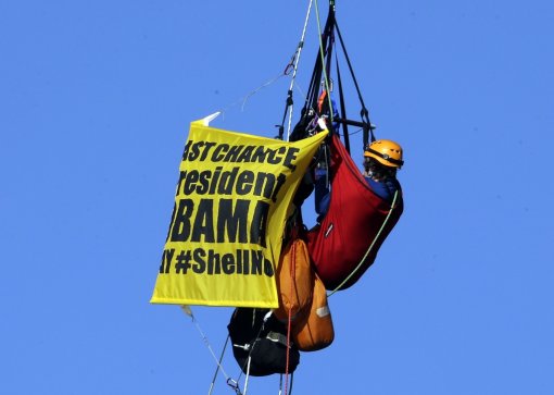 Greenpeace protesters hang off St. Johns bridge to block ship's passage