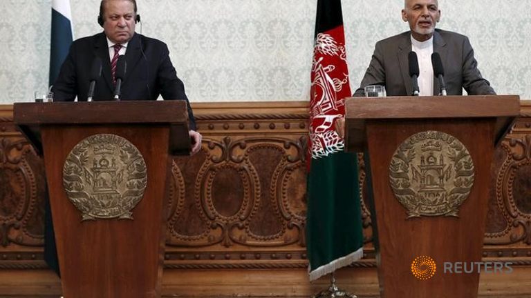 Afghan President Ashraf Ghani and Pakistani Prime Minister Nawaz Sharif attend a news conference in Kabul