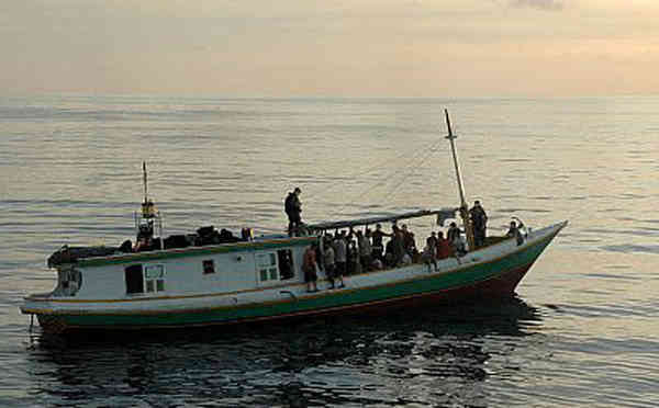 A suspected asylum seeker boat has reportedly approached Western Australia's north coast