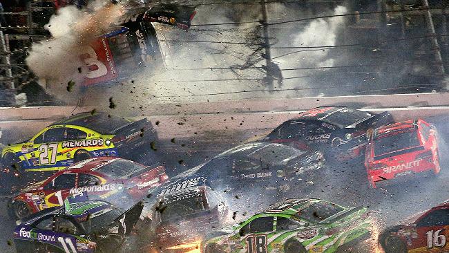 Austin Dillon hits Daytona fence