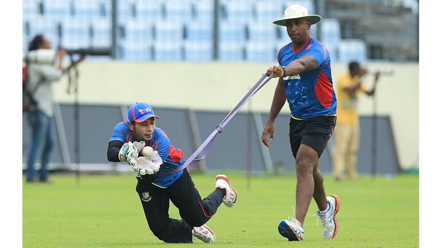 Bangladesh wicket-keeper Mushfiqur Rahim trains at Sher-e Bangla National Stadium on Thursday