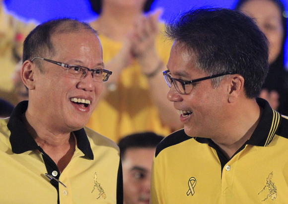 Aquino backs interior minister for 2016 Philippine presidential polls