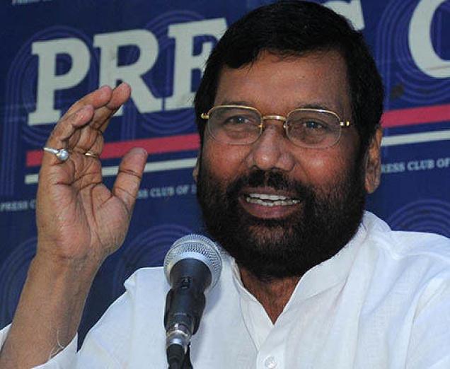 Union Minister Ram Vilas Paswan at a press meet in New Delhi on Thursday. RAMESH SHARMA