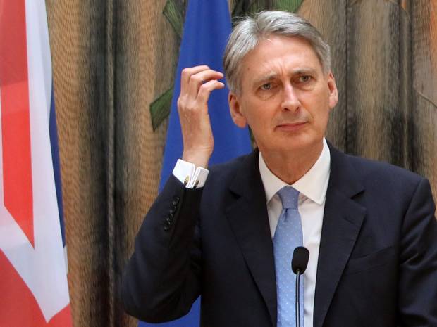 Philip Hammond faces quiz by MPs over Tunisia travel advice after beach