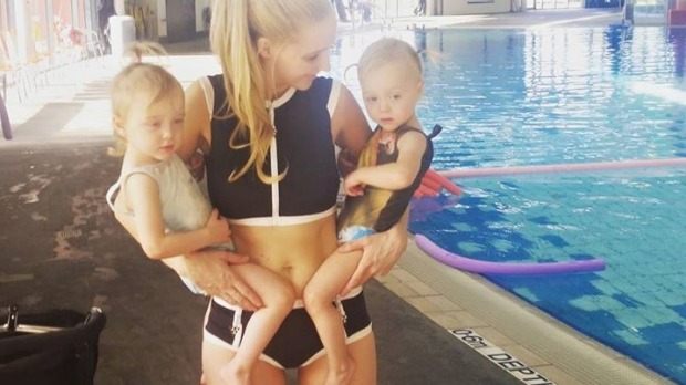 Aussie mum Annie Nolan with her twin girls