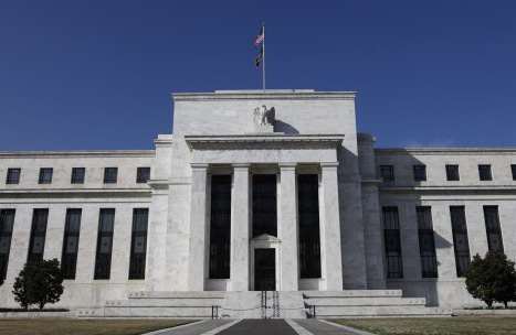 US should delay interest rates rise, IMF says