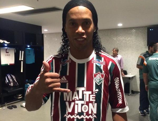 Football - 'Motivated' Ronaldinho 45 minutes late to unveiling at Fluminense