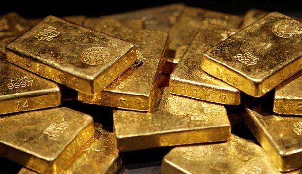 Gold plunges to five-year low on US rate hike talk - BBC News