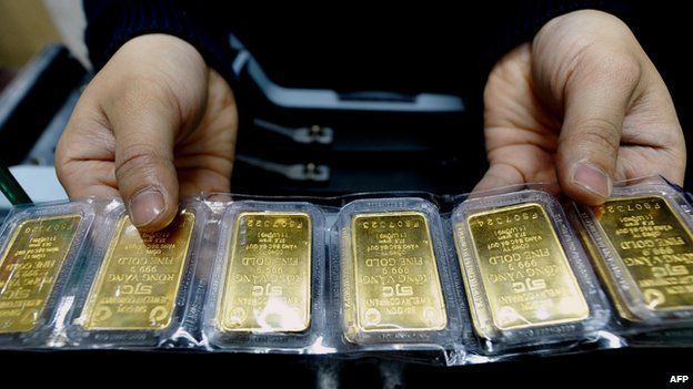 Gold price drops to five-year low | Business | DW.COM | 20.07.2015