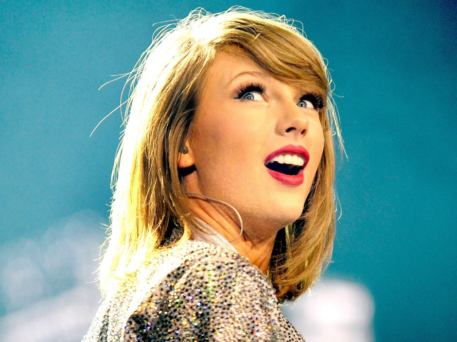 Taylor Swift is justifiably stoked that Ian Mc Kellen and Patrick Stewart want to be her friends