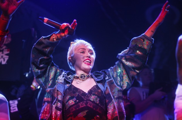 Miley Cyrus to host MTV Video Music Awards