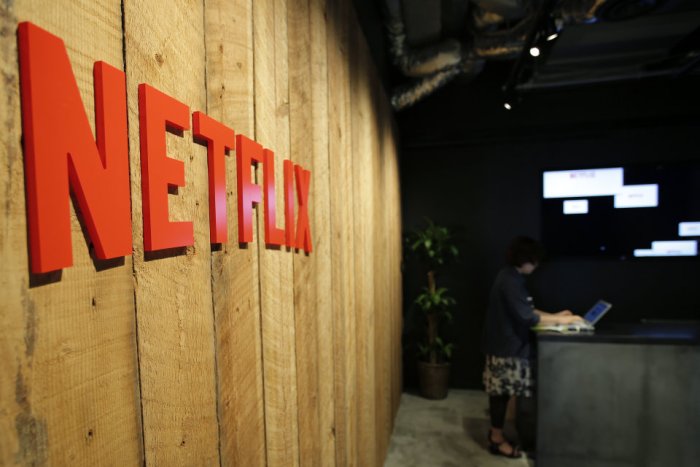 Netflix's original programs drive surge in new customers - CNET