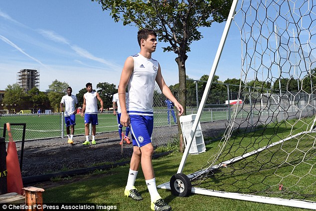 Oscar has committed himself to Chelsea for the forthcoming season despite the interest of Juventus