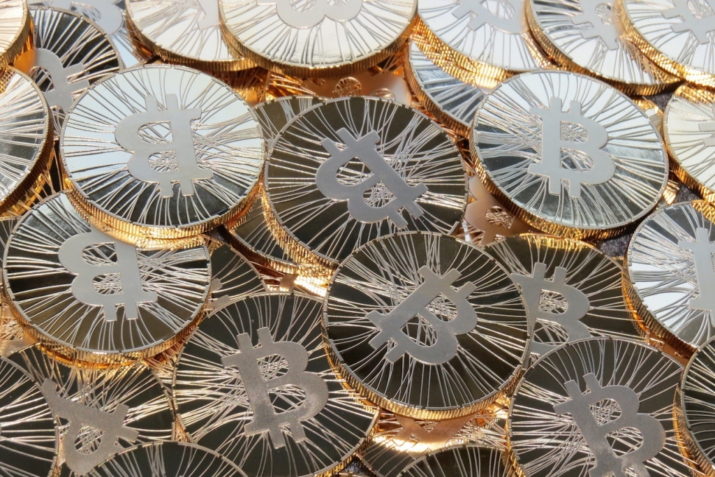 DEA Agent Pleads Guilty of Extorting $700K in Bitcoin in Silk Road Investigation