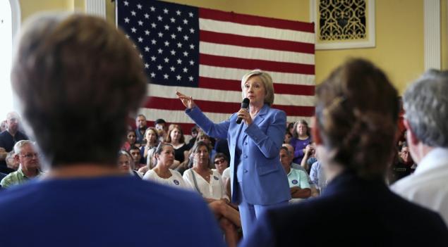 Democratic presidential candidate Clinton seen addressing a town hall meeting Thursday in New Hampshire has apparently won over Jeb Bush's Uber driver