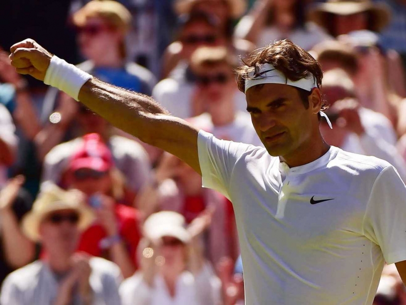 Roger Federer gestures during Wimbledon 2015