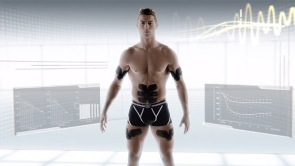 Shirtless Cristiano Ronaldo for Sixpad