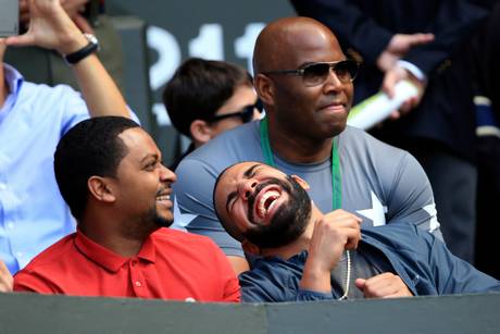 Too funny Drake can't stop laughing as he watches Serena Williams play Maria Sharapova