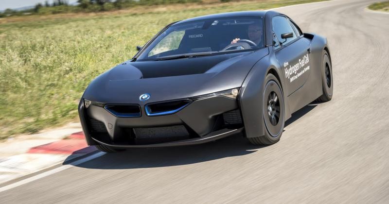 BMW finally unveils its hydrogen fuel cell i8 concept