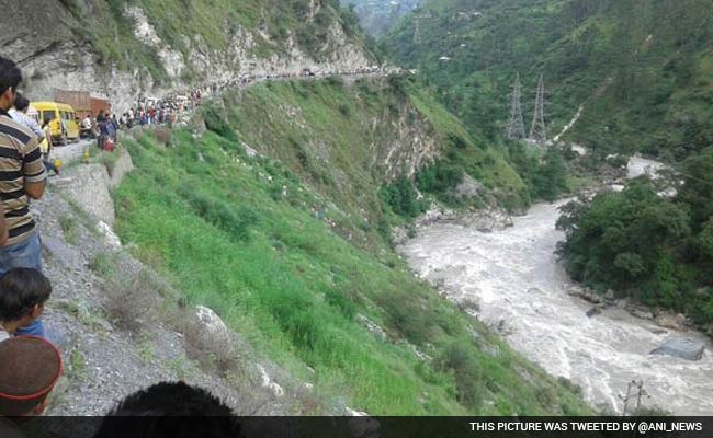 6 Killed 29 Missing As Bus Falls Into Himachal River