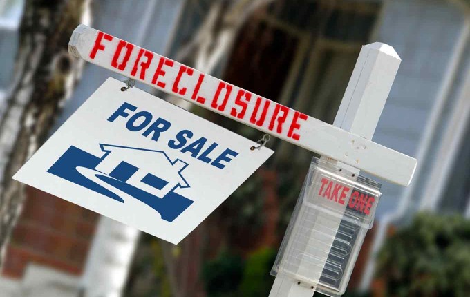 In Much of the Country the Housing Crisis Lingers in Foreclosures