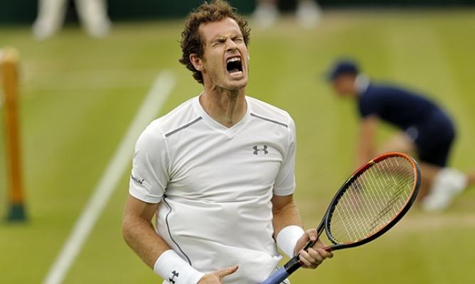 Murray reacts after losing a point