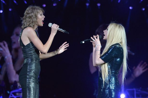 Taylor Swift and Avril Lavigne sang 'Complicated' together