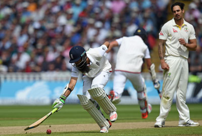 Aussies skittled on day one of Third Test