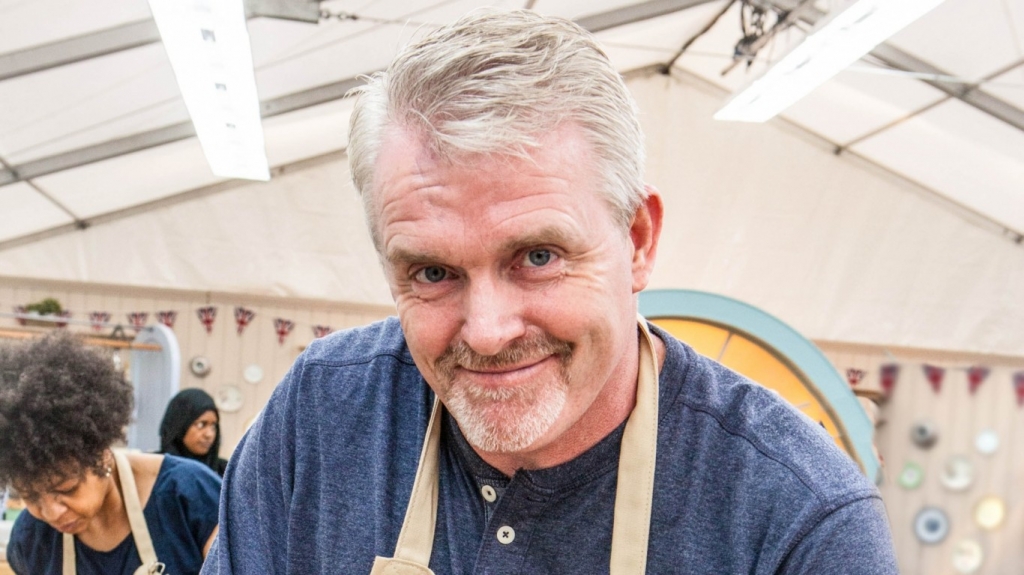 Bread puns awkward fist bumps and a lion Here's how twitter reacted to #GBBO