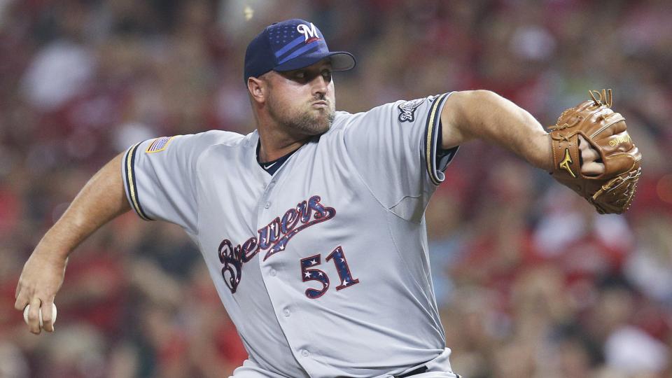 Milwaukee Brewers relief pitcher Jonathan Broxton throws in the ninth inning of a baseball game against the Cincinnati Reds Saturday