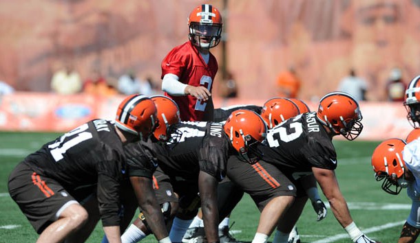 Jul 30 2015 Berea OH USA Cleveland Browns quarterback Johnny Manziel runs a play during training camp at the Cleveland Browns practice facility. Ken Blaze-USA TODAY Sports