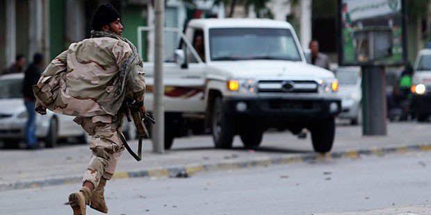 Suicide bomber clashes kill 12 Libyan soldiers in Benghazi