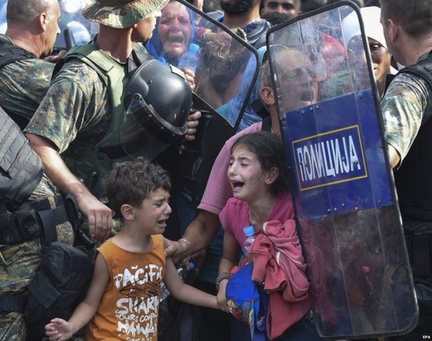 Desperation as 2000 migrants rush past Macedonian police at Greek