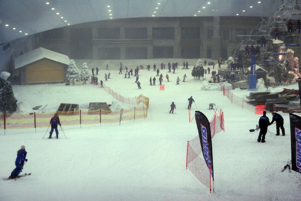 Dubai plans to beat own record with longest indoor ski run