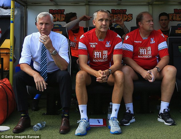 Eagles boss Alan Pardew is hoping to move Gayle on before the end of the summer transfer window