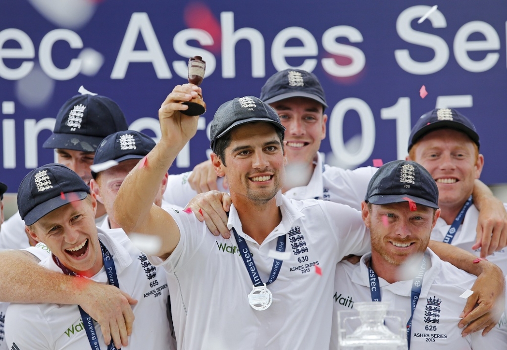 England's Alastair Cook and teammates celebrate winning the Ashes with the urn