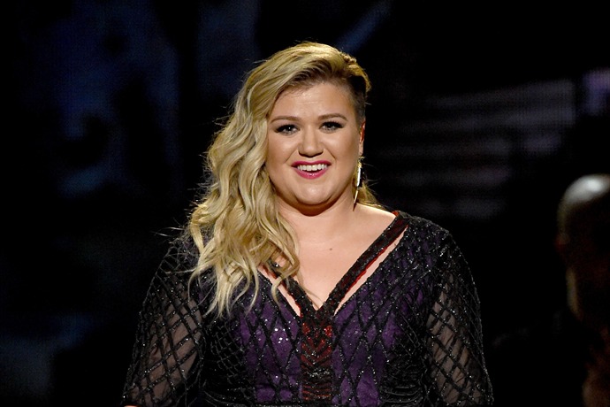 Kelly Clarkson: 'I'm totally pregnant'