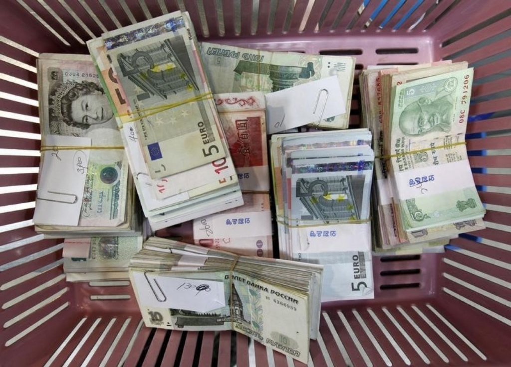 IMF freezes benchmark currency basket defers any yuan addition