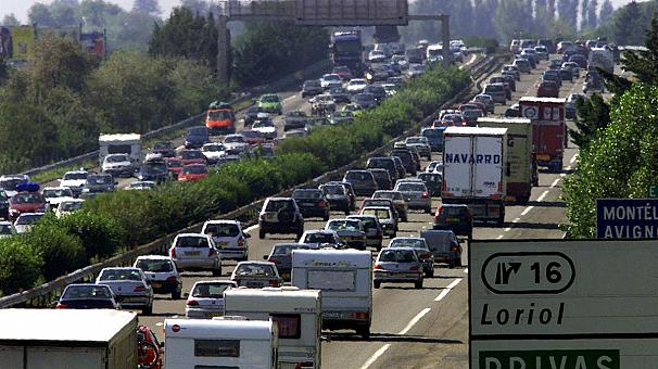 Parents leave girl 3 at French motorway services