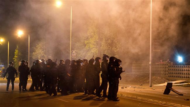 Police secure the new center for refugees in Heidenau