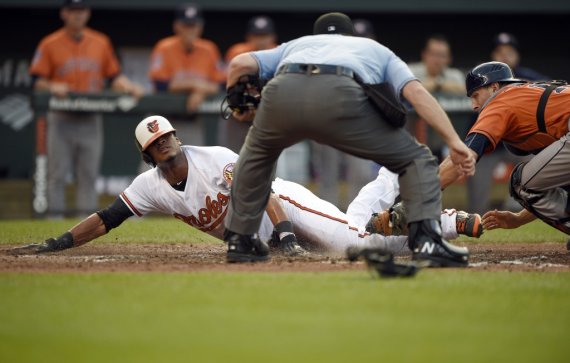 Scott Kazmir aware of Madison Bumgarner's bat in Giants' lineup