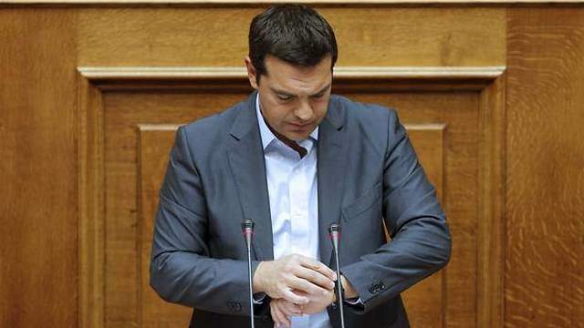 Greek political leaders row over snap election