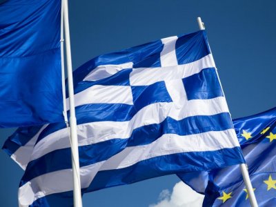 Greece backs bailout deal