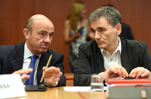 Greece's Finance Minister Euclid Tsakalotos and Spanish Finance Minister Luis de Guindos Jurado talk during an Eurogroup meeting at the EU headquarters in Brussels on Aug. 14