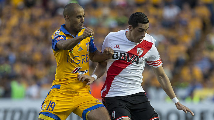 Guido Pizarro Tigres fights for the ball with Ramiro Funes of River Plate.
    
    
                
          
          Show Grid