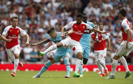 West Ham United’s Argentinian striker Mauro Zarate vies with Arsenal’s French midfielder Francis Coquelin during the English Premier League football match between Arsenal and West Ham United at the Emirates Stadium in London on Sunday. A