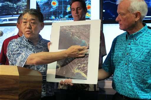 Tourists ignore sewage polluting Waikiki Beach